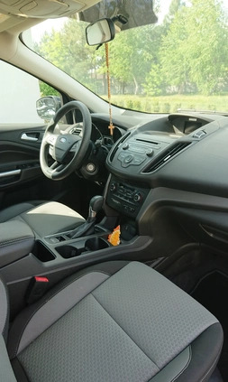 Ford Escape cena 68000 przebieg: 66000, rok produkcji 2017 z Skaryszew małe 56